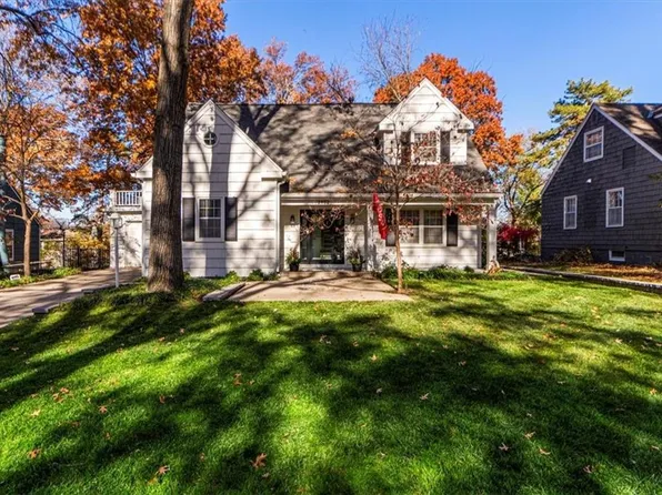 2902 W 71st Ter, Prairie Village, KS 66208