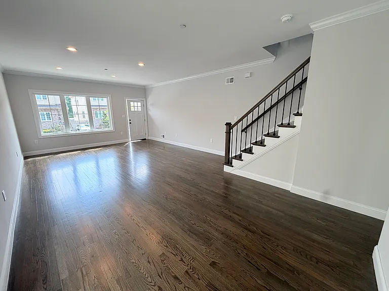 77 Alberta Ave #1 — Photo 4