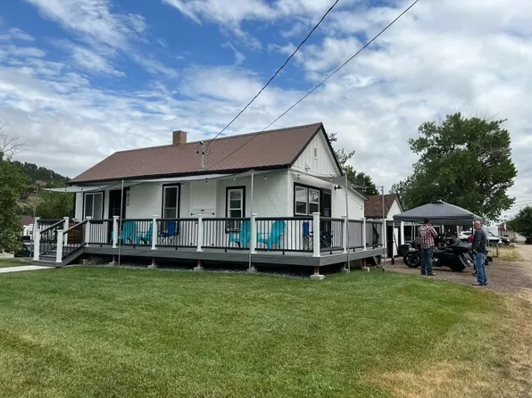 830 7th St, Sturgis, SD 57785