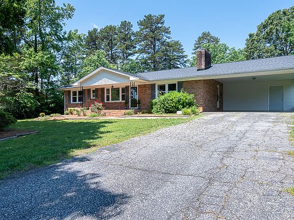 2nd image of 320 Broken Saddle Ln
