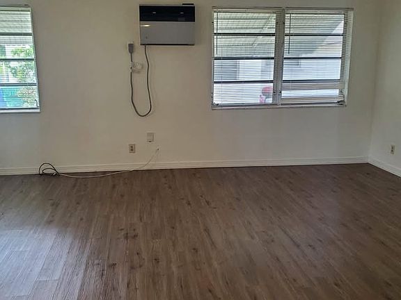 4th image of 1891 SW 44th Ave APT 3