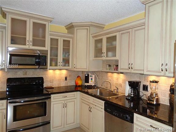 4th image of 4001 Hillcrest Dr APT 1010