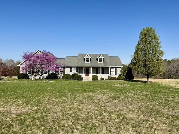 946 Meadowview Dr, Danville, VA 24541