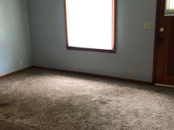 3rd image of 823 Prospect St