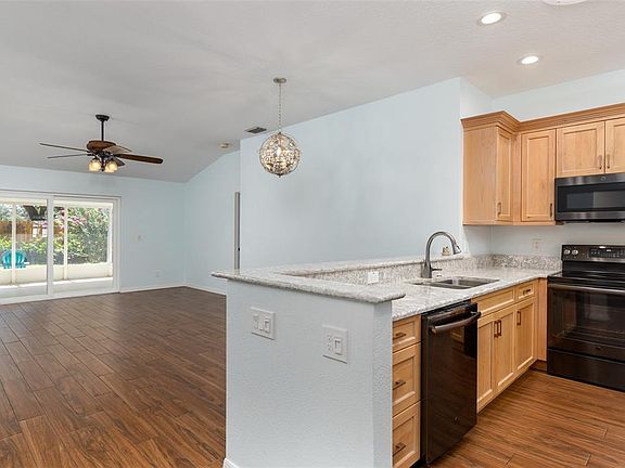 2nd image of 818 Franklin Cir