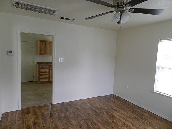 4th image of 306 1/2 N Mesa St