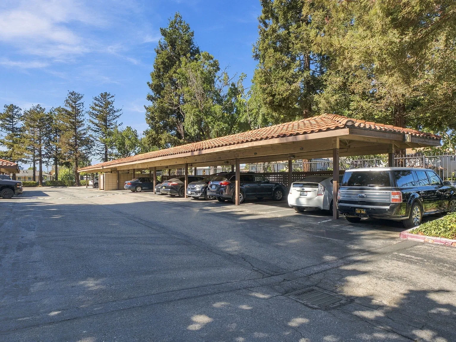 2250 Monroe St — Photo 2