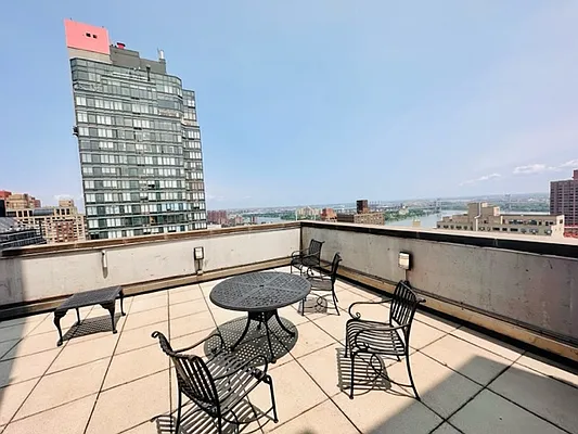 Rented by Spaces Realty Group | media 14