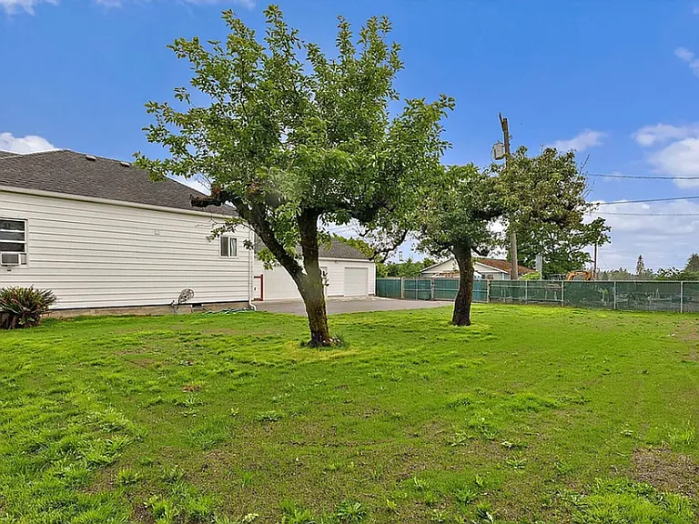 7640 Yakima Ave — Photo 30