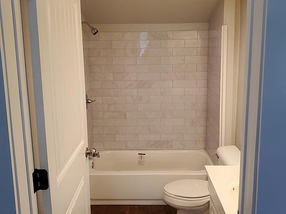 5th image of 833 Ford Ln