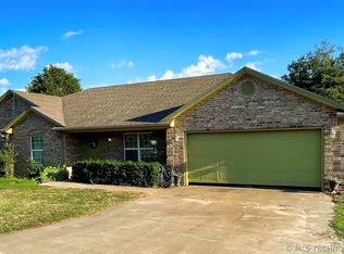 635 Mohawk Dr, Eufaula, OK 74432