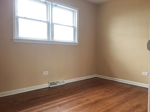4th image of 7811 Moody Ave