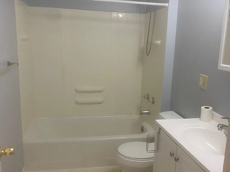 1418 Irvine Ave NW #C — Photo 9