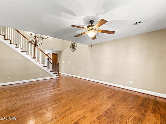 3rd image of 10922 Woodford Bend Way
