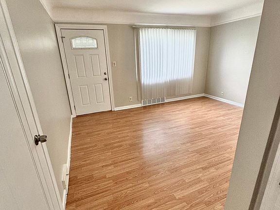 3rd image of 13289 Superior St