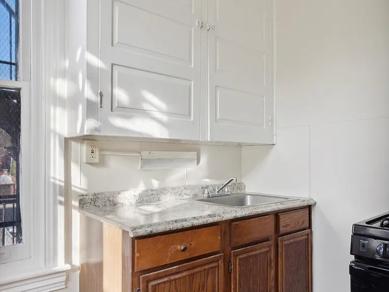 232 N 6th St #2R — Photo 12
