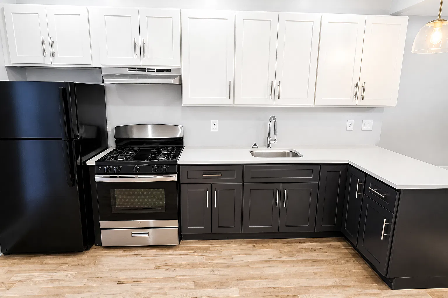 3 bed, $2,595 — Photo 1
