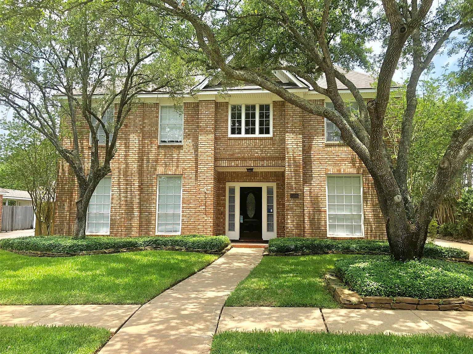 4 bed, 2.5 bath, 2805 sqft, $2,750 — Photo 1