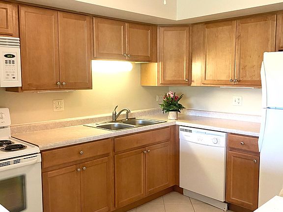 3rd image of 839 S Dwyer Ave APT A