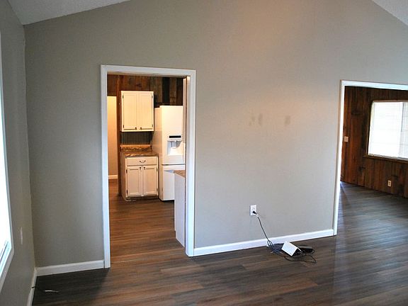 2nd image of 110 E Main St
