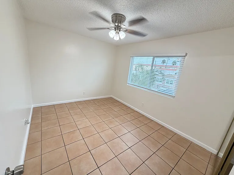 1133 Freeman Ave — Photo 6