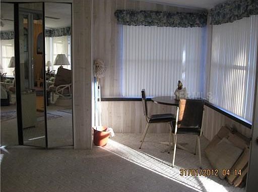 5th image of 132 W Holly Dr