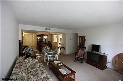 5th image of 500 Bay Ave #1305
