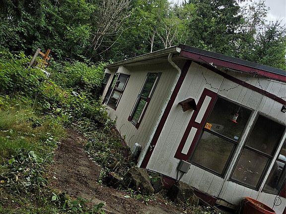 4th image of 14140 Old Highway 99 SE