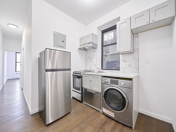 2nd image of 153 Norfolk St APT 4B