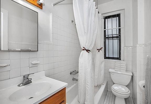 2nd image of 221 E 76th St APT 2E