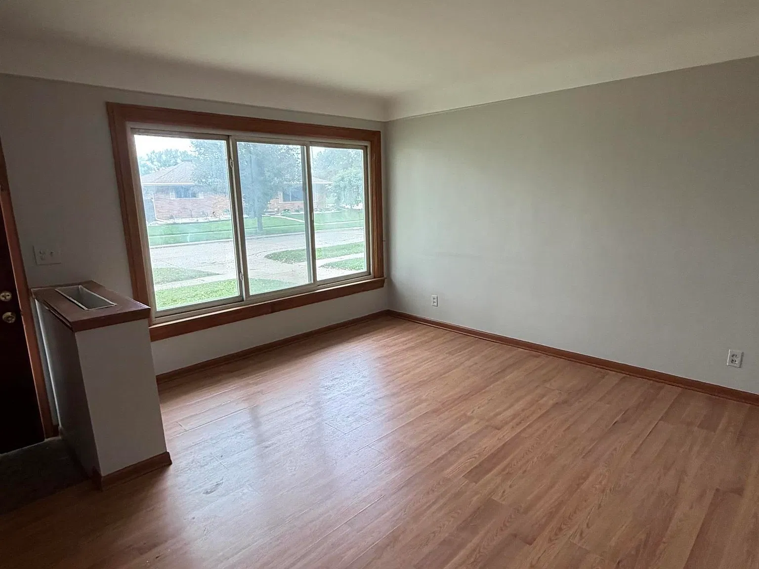 3 bed, 1.0 bath, 2066 sqft, $1,800 — Photo 2