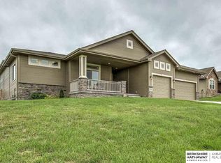 15416 Crown Pointe Ave, Omaha, NE 68116