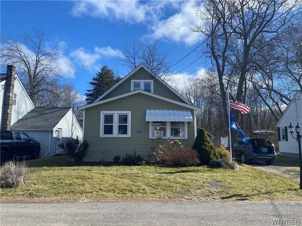 2741 Caledonia St, Newfane, NY 14108