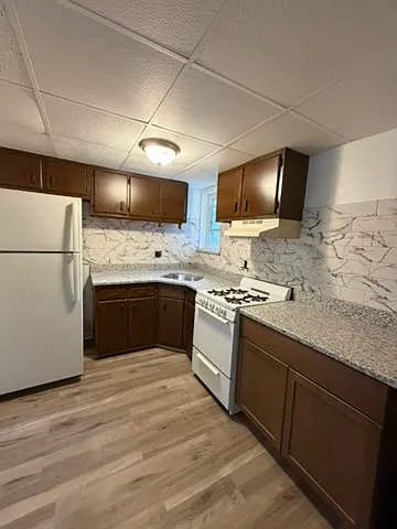 Building Photo - 322 Loney St #2