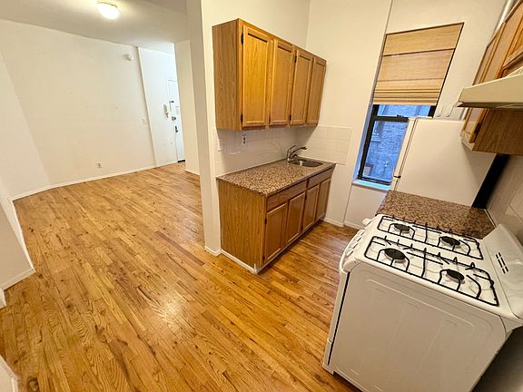 3rd image of 144 W 19th St APT 2A