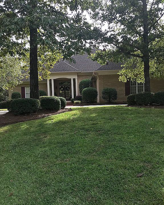 1st image of 213 Westbury Ct