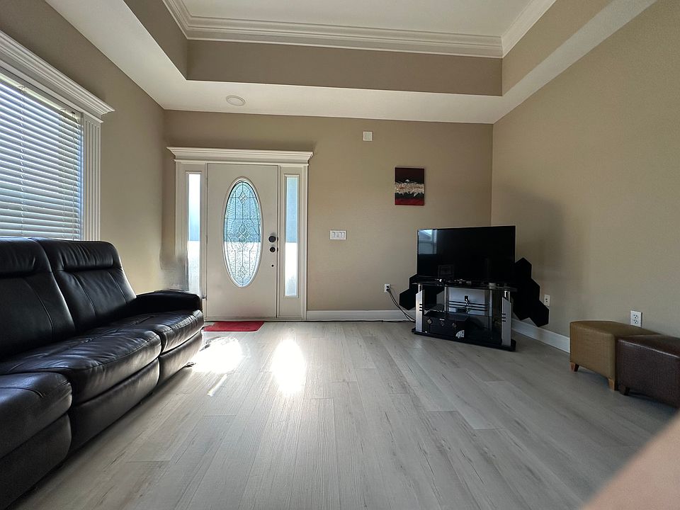 1st image of 151 Warner Ave #1