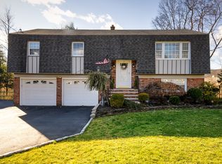 25 Greenbrook Rd, Middlesex, NJ 08846