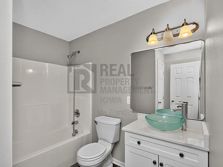 1229 E 18th St — Photo 17