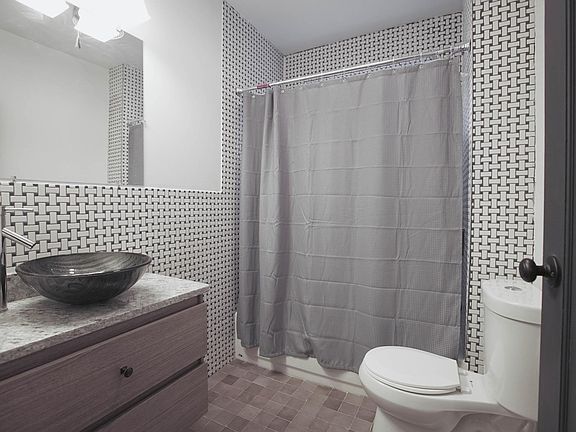 5th image of 1502 W Tioga St Unit 2R