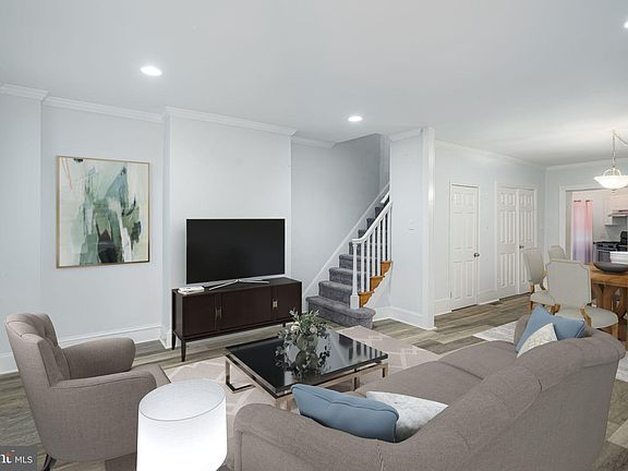 3rd image of 120 W Wildey St