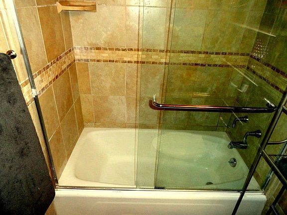 5th image of 3550 N Lakeshore APT 216