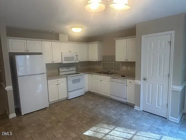 3 bed, 2.0 bath, 1293 sqft, $1,700 — Photo 4