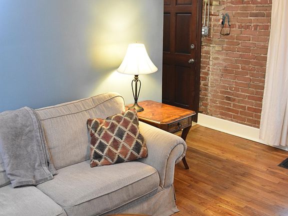 3rd image of 514 W 1st Ave