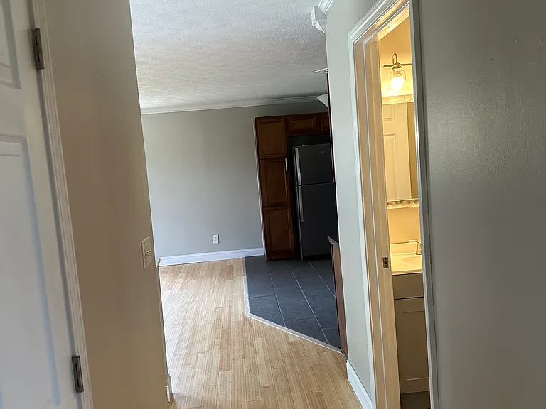 206 Russell Rd S — Photo 4