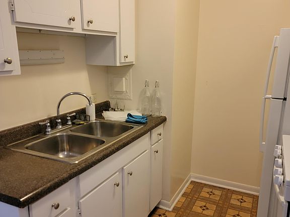 4th image of 421 W Oakdale Ave #505