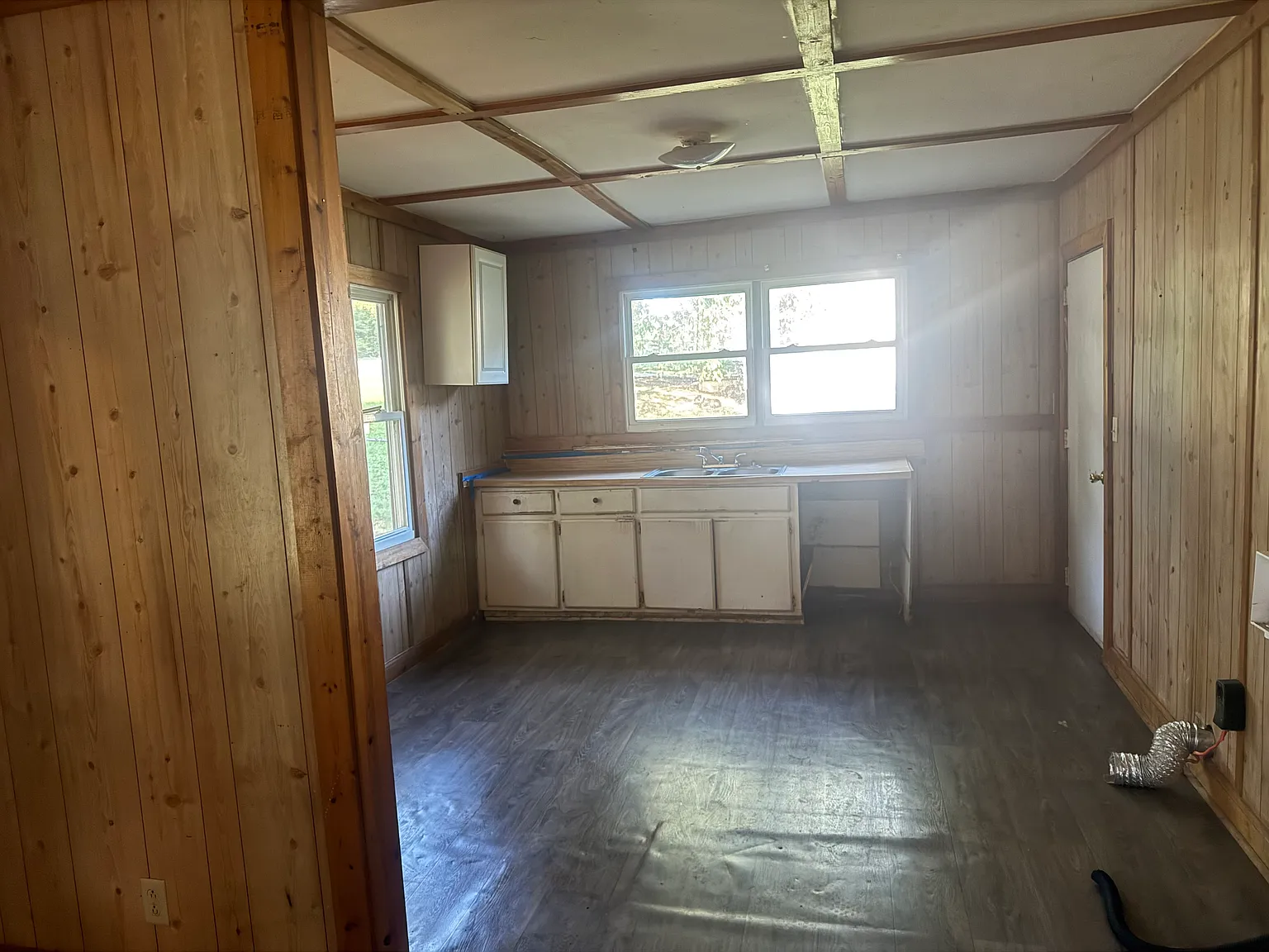 4 bed, 1900 sqft, $1,400 — Photo 1