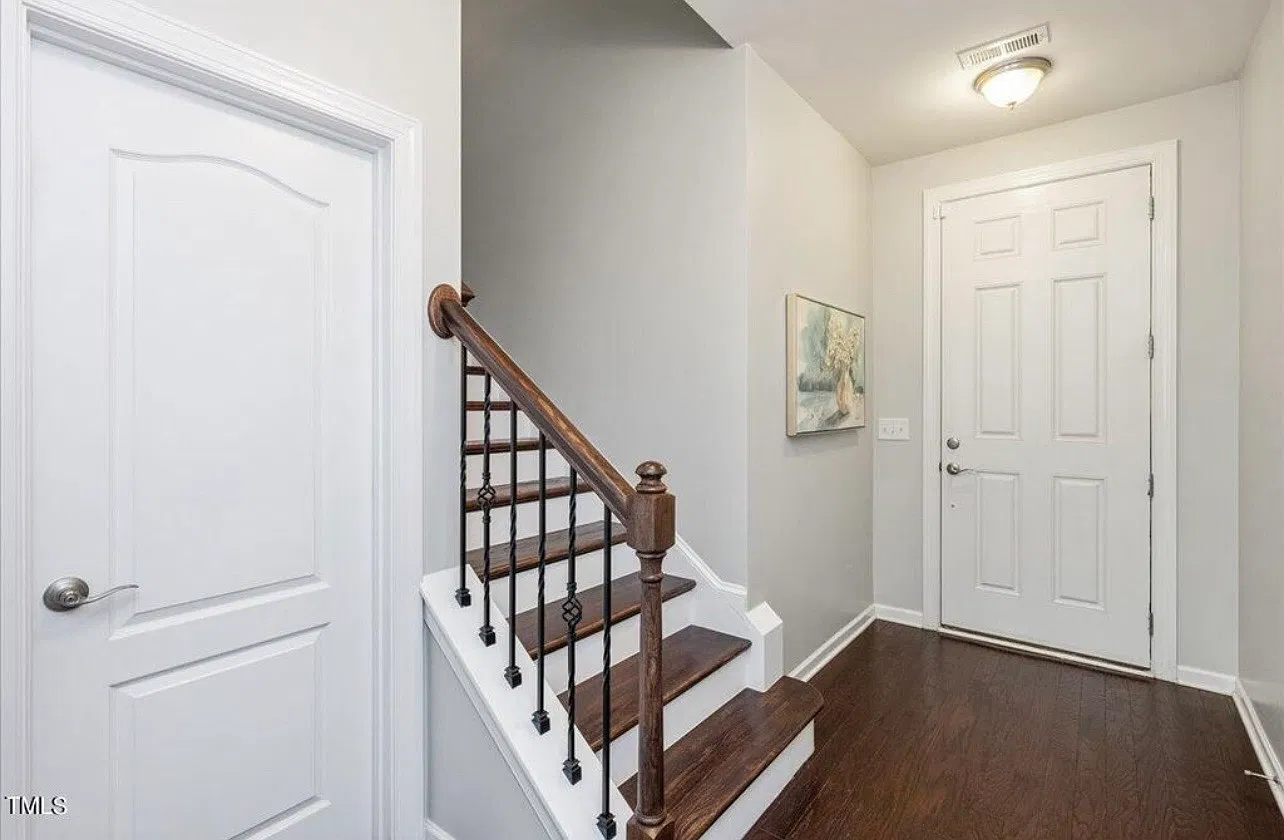 3 bed, 1853 sqft, $2,300 — Photo 2