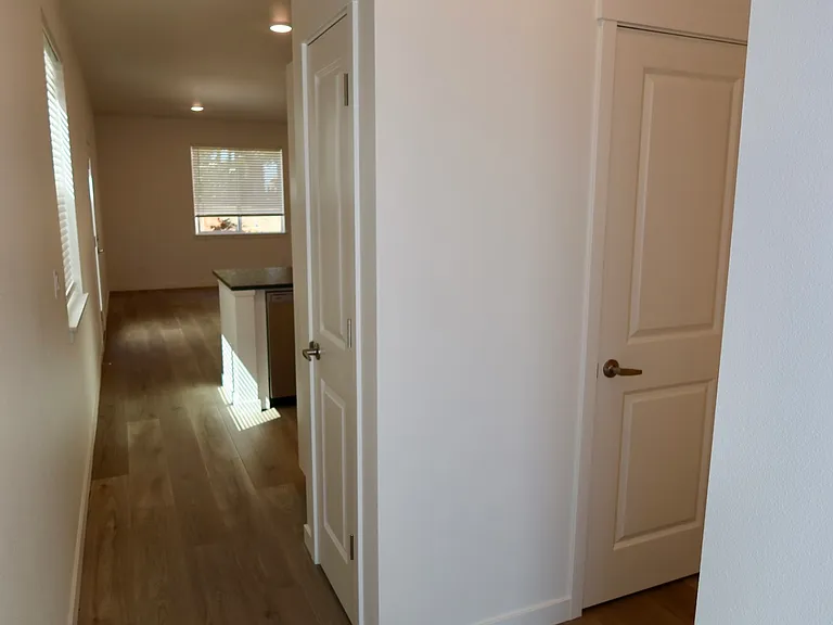 723 Elkins Way SE — Photo 3