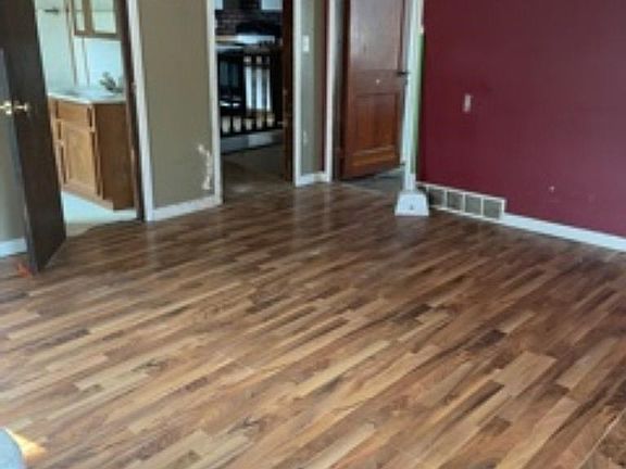 4th image of 1018 E Ave